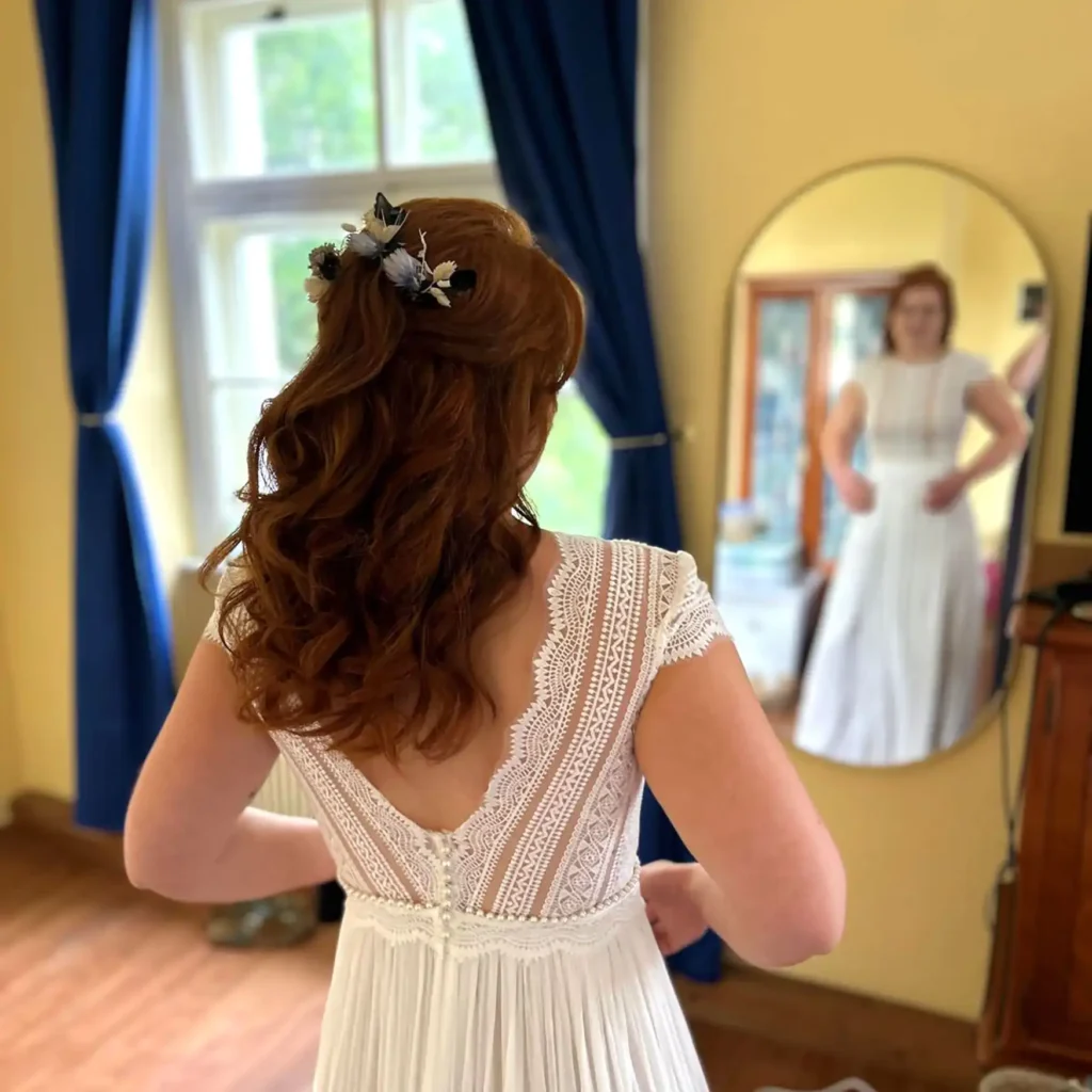 Friseursalon Lengert - (Inhaberin Friseurmeisterin Susanne Weinrich) Schönheit beginnt mit Selbstbewusstsein und einer guten Friseurin. - Unsere Leistungen Alles für Ihr perfektes Styling. Brautservice, Make-up & Eventstyling