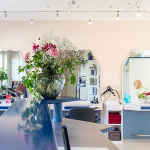 Friseursalon Lengert - (Inhaberin Friseurmeisterin Susanne Weinrich) Schönheit beginnt mit Selbstbewusstsein und einer guten Friseurin. - Leistungen - Typberatung