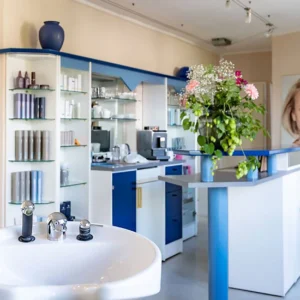 Friseursalon Lengert - (Inhaberin Friseurmeisterin Susanne Weinrich) Schönheit beginnt mit Selbstbewusstsein und einer guten Friseurin.- Unsere Friseurdienstleistungen - Für die ganze Familie. - Innenansicht Salon