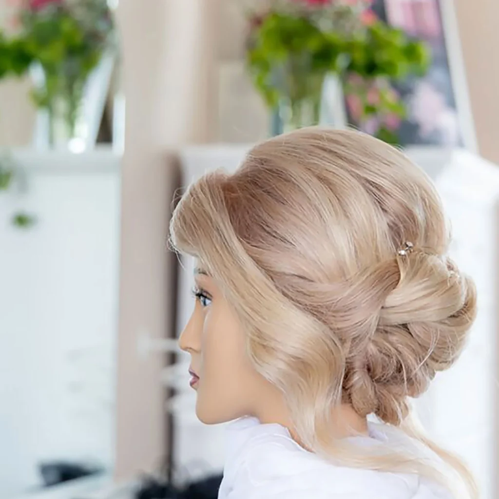 Friseursalon Lengert - (Inhaberin Friseurmeisterin Susanne Weinrich) Schönheit beginnt mit Selbstbewusstsein und einer guten Friseurin.- Unsere Leistungen Alles für Ihr perfektes Styling. - Perückenservice - Beratung und Versorgung mit hochwertigen Perücken, individuell angepasst.